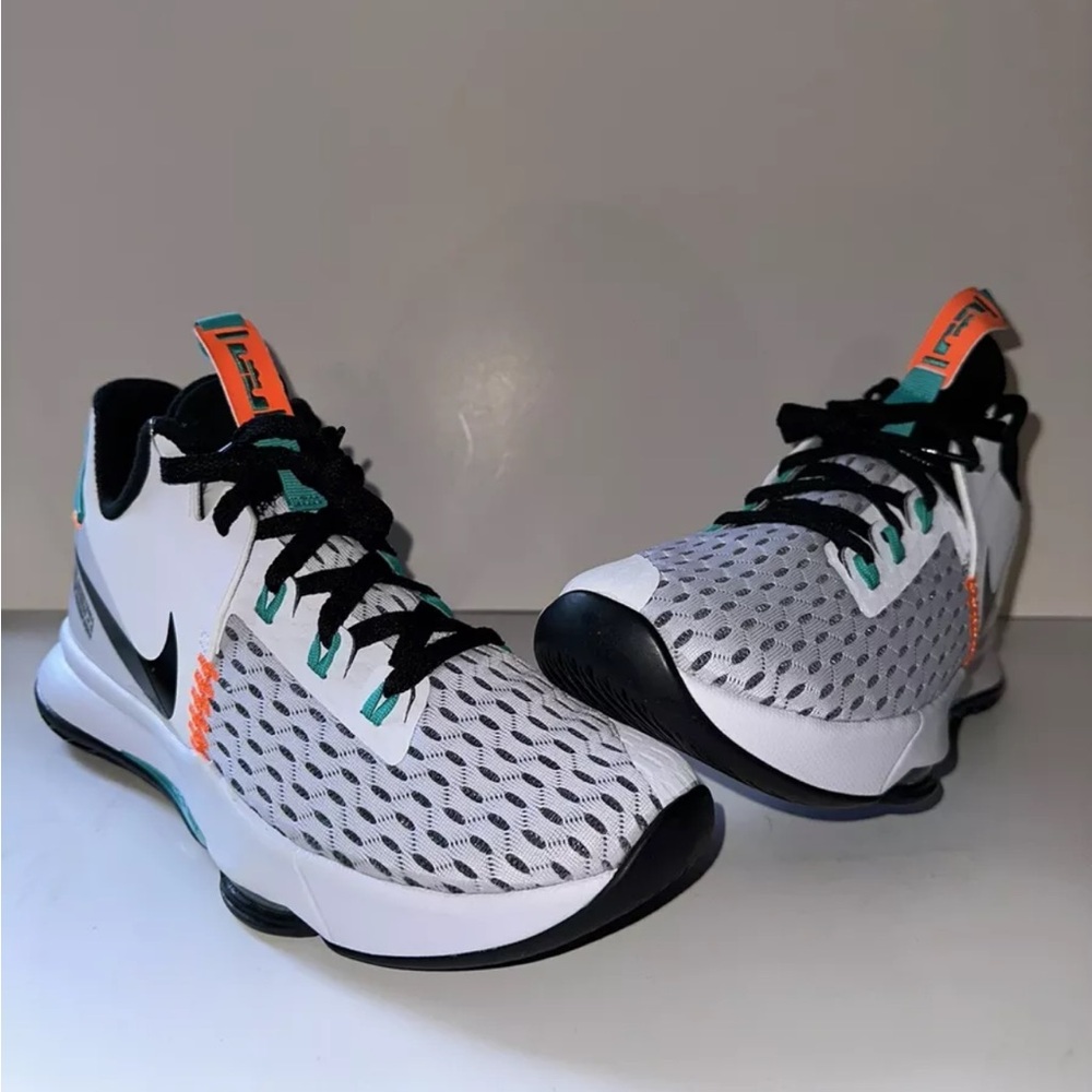 Nike Lebron Witness V Basketball Shoes - Men’s Size 9